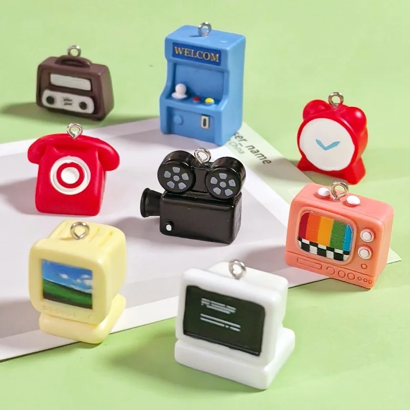 8 Pezzi Ciondoli in Resina 3D  - Vintage Alarm Clock recensione e prezzo