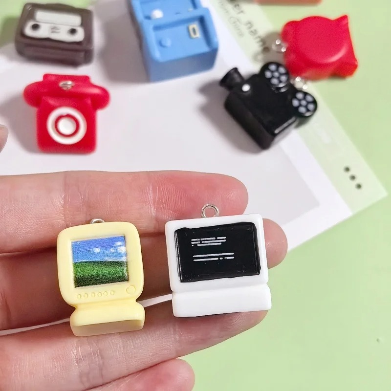 8 Pezzi Ciondoli in Resina 3D  - Vintage Alarm Clock recensione e prezzo